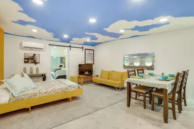Image de Aircraft Tours! Fly-In Hangar Apt in New Waverly
