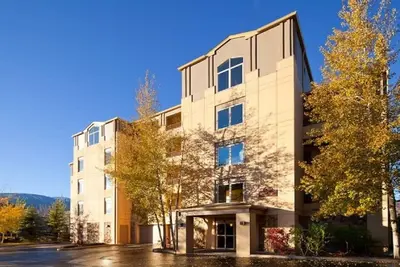 Image de Mountain Bliss Awaits: Spacious 2-Bedroom Villas at Sheraton Lakeside Terrace