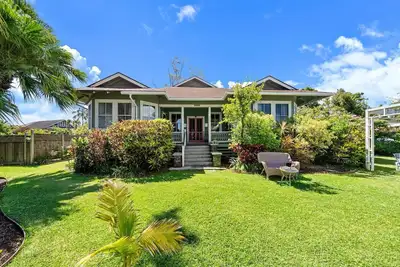 Image de Spacious Historic Inn. Serene base to explore Maui
