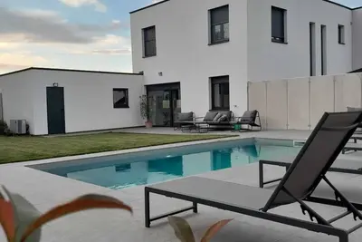 Image de The Moment Luxury Suites- Parndorf, Modern house in Parndorf with garden & pool