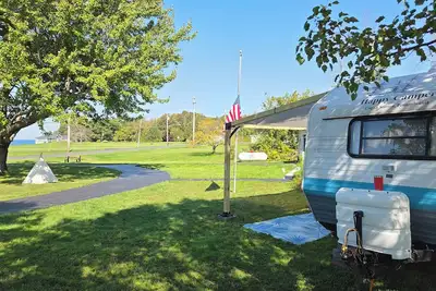 Image de Dee's Tranquil Escape by the Lake a Cozy Camper in Oswego Ny with Ac & heat