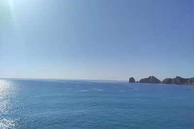 Image de Oceanfront resort with 1 bedroom unit in charming Cabo San Lucas on Medano Beach