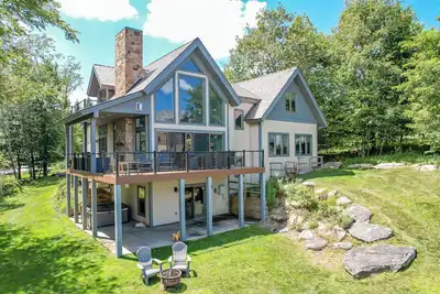 Image de Slope Side Story: Ski-In/Ski-Out Luxury Home