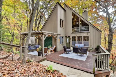 Image de Scenic Vistas, Family Cookouts, Fireside Sips, Foosball Tournaments & Golf Swings - Good Times