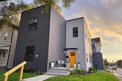 Image de New: Luxe 4br w-2 Car Garage + Ev Charger + Rooftop