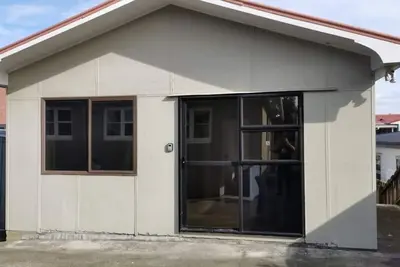 Image de 6 Beds including 4 Double Beds and 2 Sofa Bed Garden Chalet, 8 Renton Road, Mt Albert, Auckland