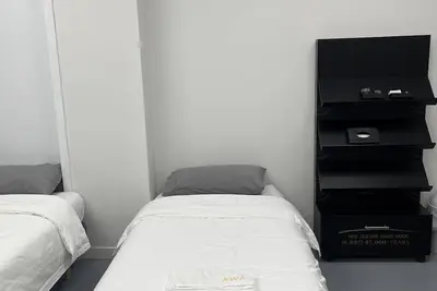 Image de 5 Double Bed and 3 single bed, 2 double sofa beds Studio, Suite 7