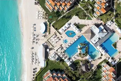 Image de Oceanview 3-Room Luxury Suite + Soaking Tub - Wyndham Grand Cancun Resort