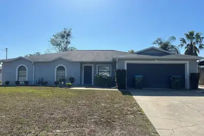 Image de Cozy 2-bedroom apartment in peaceful Deltona. Close To Parks! Sleeps 7 People!