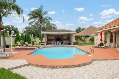 Valley Gateaway! Pool House