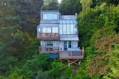 Image de Enchanting Ocean Views and Hot Tub at The Burrow