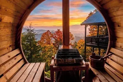 Image de Ultra Romantic! 180 View! Sauna-HotTub-PuttPutt!
