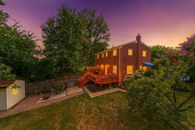 Image de Charming Hideaway 19 min to Dc huge Backyard/Grill