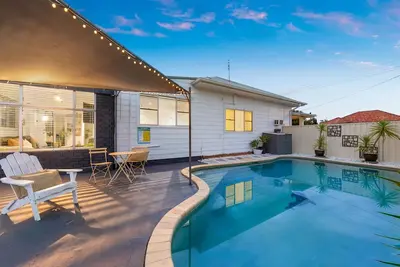 Image de Vino Poolhouse – A Perfect Blend of Comfort and Style