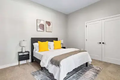 Image de Spacious 2br CozySuites | Otr Downtown #07
