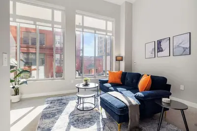 Image de CozySuites  Modern 3br | Otr District #17