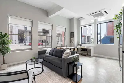Image de Spacious 2br CozySuites | Otr Downtown #16