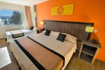 Image de Scenic Room, Near Downtown & Lakefront Adventures with Wellness Area and Hot Tub