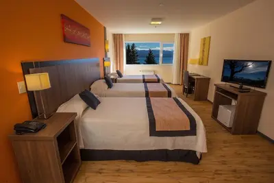 Image de Nature-Inspired Room, Minutes from Civic Center with Jacuzzi for Relaxation