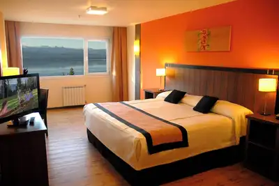 Image de Relax in Bright Lake-View 2 Room w/ Indoor Pool, Hot Tub & Breakfast