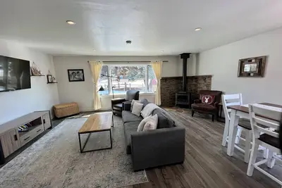 Image de Walk to town - Eagle Home/ Long Term