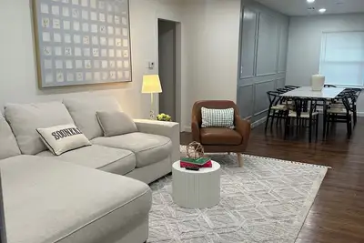 Image de New Listing! ! Ou~Game Day Ready~Newly Renovated~1. 5 miles to campus!