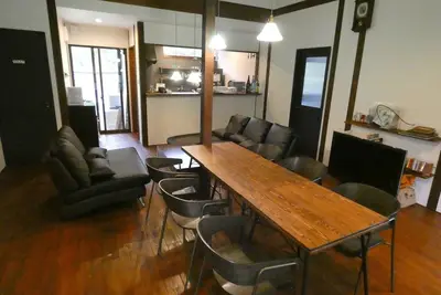 Image de Hoshiyadori is a guesthouse located at the southernmost tip of Amami Oshima, a remote island in Japan. After swimming with sea turtles on the beach in front of you, enjoy a barbecue under the stars!
