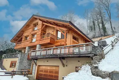 Image de Chalet luxueux de 6 chambres à Samoëns avec piscine, spa et vue imprenable