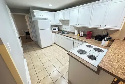 13 Pristine Hideaway: 2 bedroom apartment with washer/drier