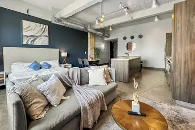 Image de Central Dallas 1bd Stylish Stay Sleeps 12 Parking