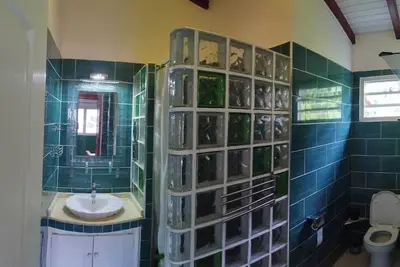Image de Villa spacieuse et lumineuse, idéale pour les familles.