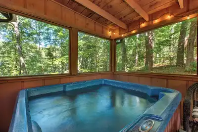 Image de *Dreamy 4bd Lodge Near Town! Hot Tub + Fire Pit! *