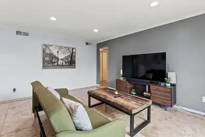 Image de Spacious Preston Hollow Condo
