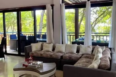 Image de Saboga Beachfront Villa - Island Getaway for 11