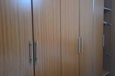 Image de Lovely 4-bedroom apartment near Airport for a relaxing getaway