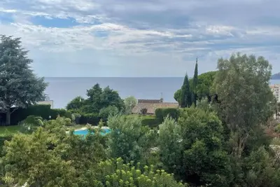 Image de Évasion à Cannes : vue mer et piscine partagée!