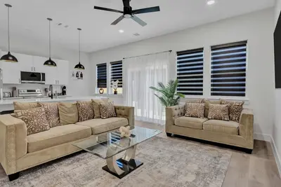 Image de Stylish 3br Dallas Townhouse Rooftop Backyard Garage