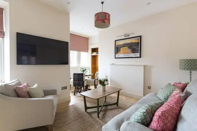 Image de Tree House - sleeps 4 guests  in 2 bedrooms