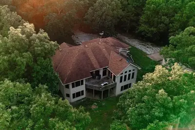 Image de Spacious 4-bedroom house in serene Stockton with lake views