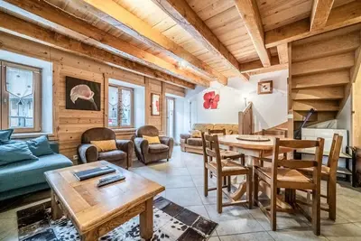Image de Rez-de-chaussée, vue rue, terrasse, balcon, télévision, casier à ski, 57m², Morzine