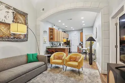 Image de Archways at the Lincoln Park Zoo 2bed/2ba