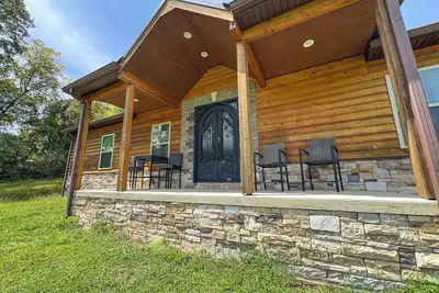 Image de Peaceful 4-bedroom wooded lodge on 150 acre farm with valley views and horses