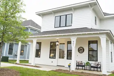 Image de Wire Road Getaway – Sleeps 10 with En Suite Baths