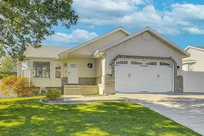 Image de Family Home w/ Fenced Yard Between Provo & Slc!