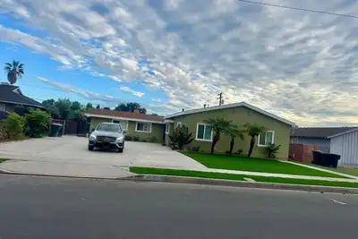 Image de Welcoming 2-bedroom Brand New Unit B with Ac in Anaheim, 5 Mins to Disneyland