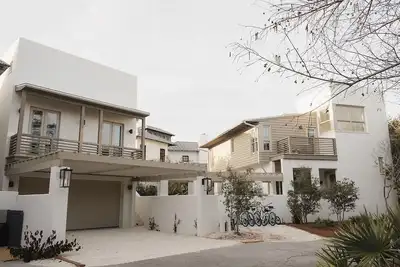 Image de Anam Cara + Carriage House, Free Bikes, Access to Rb Fitness and Racquet Club, Close to shopping/dining!