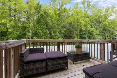 Charming Suffolk Townhome – 3 Bedrooms & Utilities Included