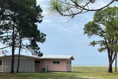 Image de Cozy \"Old Florida\" beach House steps from beach on Gulf in Alligator Point