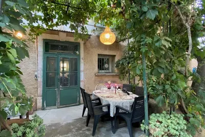 Image de maison dans mas à l'extérieur de Pézenas 3 chambres climatisées jardin parking
