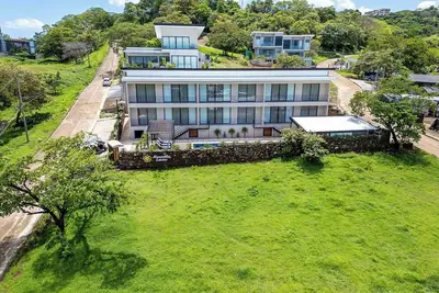 Image de Magical Oasis walking distance to the beach: family, friends, surfing, relaxation